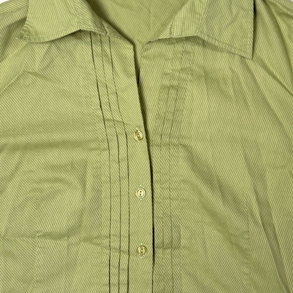 Transform Green Textured Button-Up - Picture 3 of 4